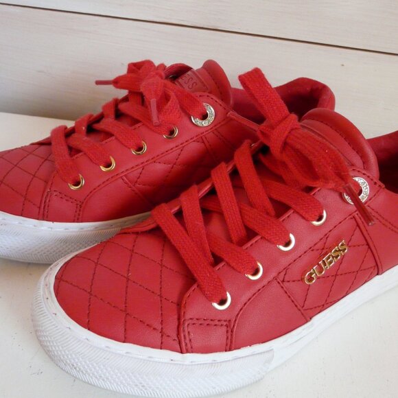 GUESS Womens Loven Sneaker, Red 610, size 6.5US - Picture 2 of 9